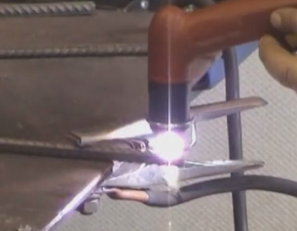 Як проводиться повітряно-плазмове різання металу