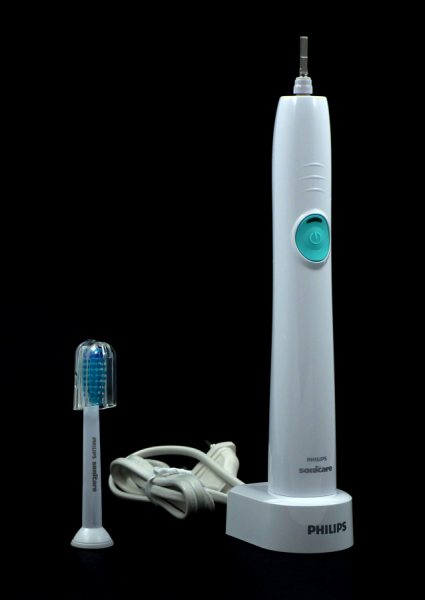 Обзор электрической зубной щетки Philips Sonicare HX6511/02.  Максимальный эффект при минимальных усилиях