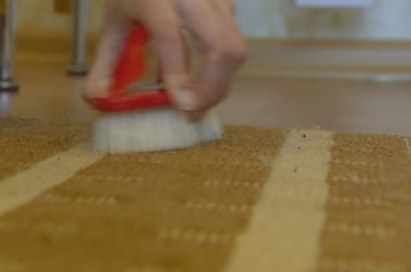 Способи та особливості чищення ковроліну в домашніх умовах