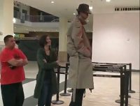 Трёхметровый мужчина смутил гостей американского кинотеатра