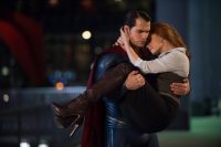 Исполнитель роли Супермена Генри Кавилл ищет девушку на интернет-аукционе 