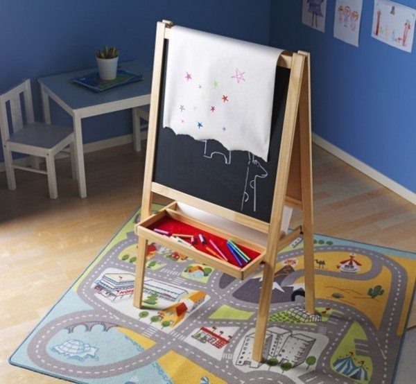 Детский мольберт для рисования: сохраним квартиру в порядке