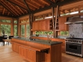 Кухня в дерев'яному будинку — втілюємо мрії в реальність