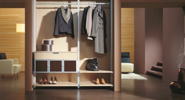 Встроенный шкаф в прихожую – экономное, практичное и красивое решение
