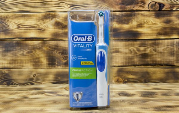 Обзор электрической зубной щетки Braun Oral-B Vitality Cross Action D12.513