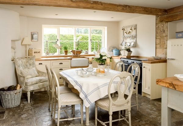 Дизайн інтер'єру кухні в стилі кантрі — французький шарм в вашому домі