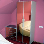 Шафа-пенал в спальню — відмінне рішення для економії простору
