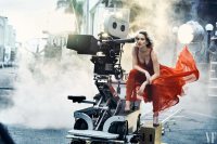 Дженнифер Лоуренс раздевается в фотосессии для Vanity Fair