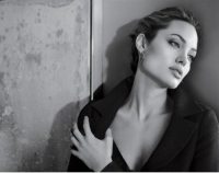 Анджеліна Джолі стала обличчям великого косметичного бренду