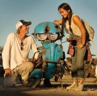 «Трансформеры 5»: Майкл Бэй представил милого робота